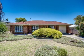 Exterior - Albatross-96 Albatross Ave Hayborough (Hayborough)