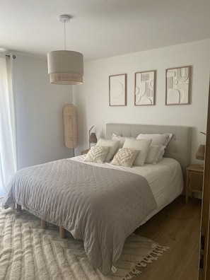 5 chambres, fer et planche à repasser, Wi-Fi, draps fournis