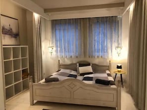 3 Schlafzimmer, Schreibtisch, Bügeleisen/Bügelbrett, Reisekinderbett