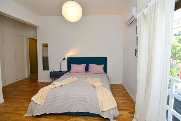 2 bedrooms, iron/ironing board, WiFi, bed sheets