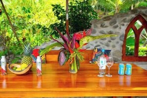 Outdoor dining - La Rana Deluxe Villa - Riverfront with A Pool Near A Beach (Uvita)