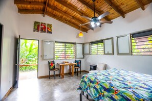 1 bedroom, WiFi, bed sheets - Macaw Riverfront Villa with A Pool Near A Beach (Uvita)