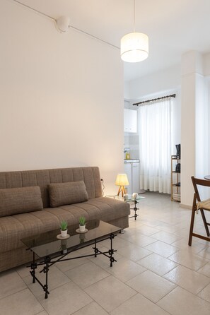 Apartamento | Zona de estar | Una televisión de pantalla plana