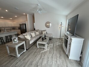 Smart TV, fireplace - CALL TODAY FOR SPECIAL 2024/2025 RATES! 2/2 Gem in Village of Richmond! (The Villages)