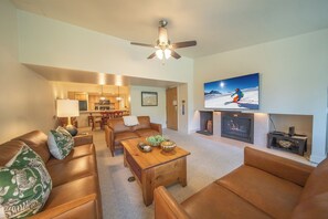 Smart TV, fireplace
