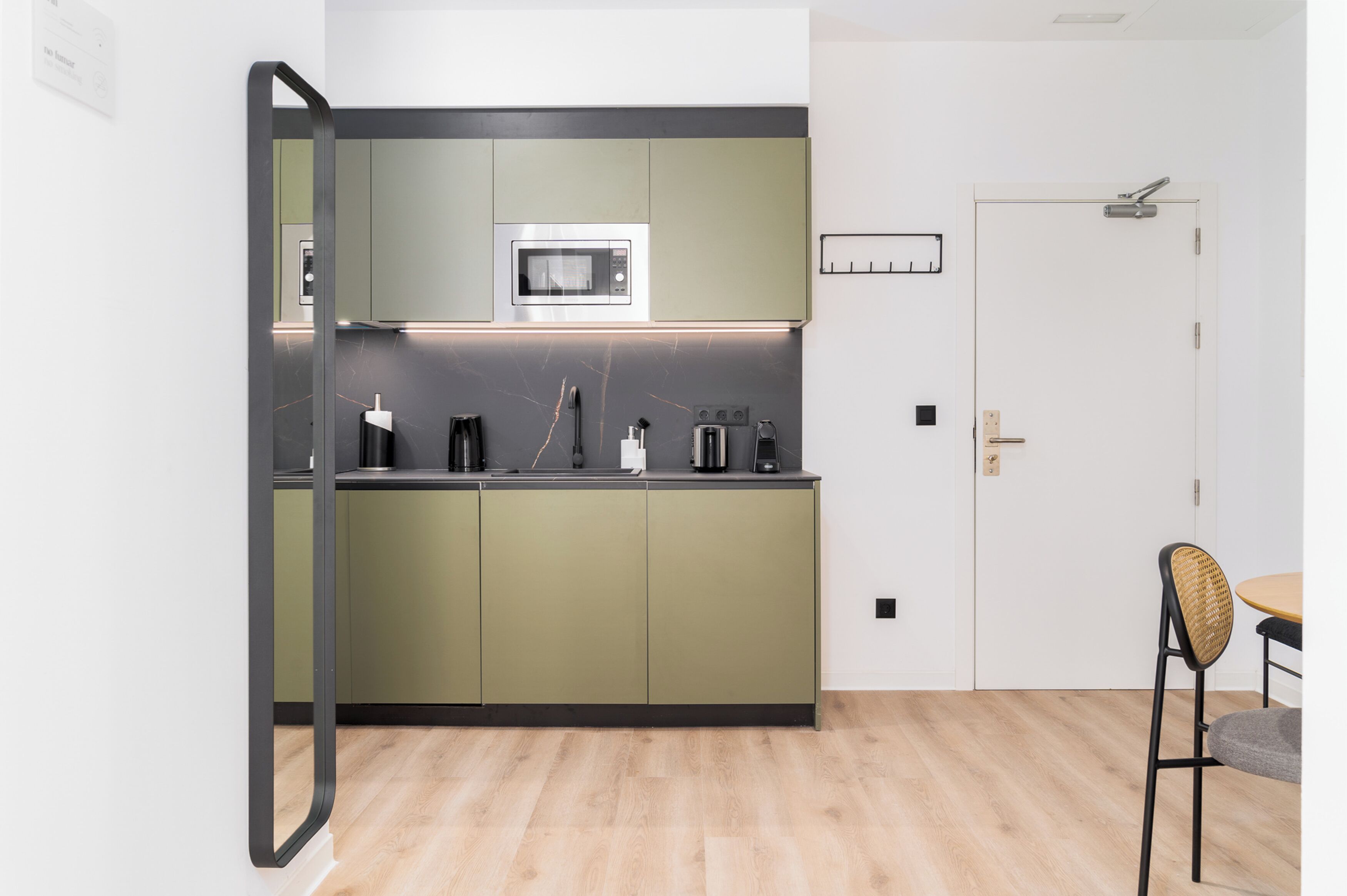 Comfort appartement, 1 slaapkamer | Privékeuken | Een koelkast, een magnetron, een kookplaat, een espressoapparaat