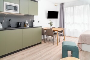 Comfort Studio with Sofa Bed | Private kitchen - Limehome Valencia Carrer d’Antonio Ferrandis (Valencia)