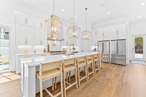 Kylskåp, mikrovågsugn, ugn och spishäll