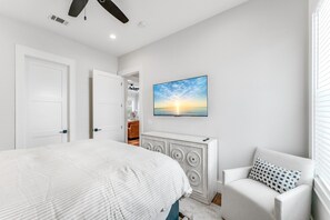 3 bedrooms, iron/ironing board, free WiFi, bed sheets - Sea La Vie #46-Sleeps 9-Newly built home (Santa Rosa Beach)