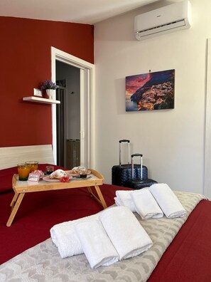 Standard Double Room | Egyptian cotton sheets, premium bedding, down duvets, memory-foam beds - B&B IL Tempio Di Giove Pompei (Pompei)