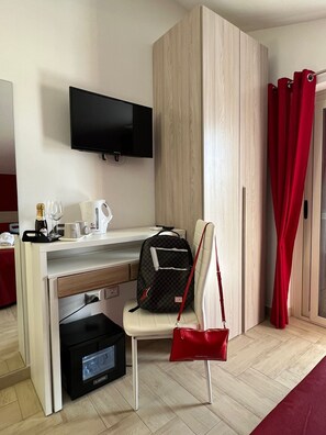 Romantic Double Room | Egyptian cotton sheets, premium bedding, down duvets, memory-foam beds - B&B IL Tempio Di Giove Pompei (Pompei)