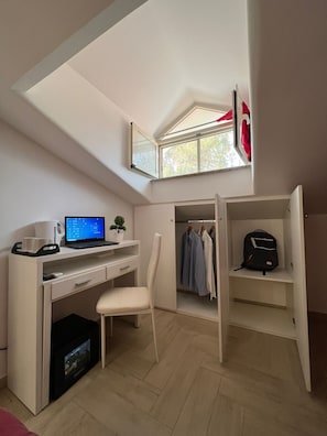 Standard Double Room | Egyptian cotton sheets, premium bedding, down duvets, memory-foam beds - B&B IL Tempio Di Giove Pompei (Pompei)