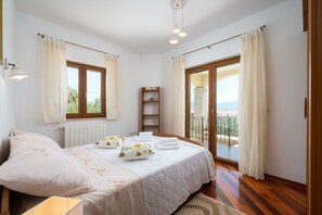 4 bedrooms, iron/ironing board, WiFi, bed sheets - Villa Runko by Villsy (Zajci)