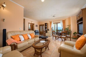 TV, fireplace, table football, ping pong - Villa Runko by Villsy (Zajci)