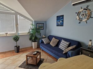 TV - Seaside apartment Mirna (Turanj)
