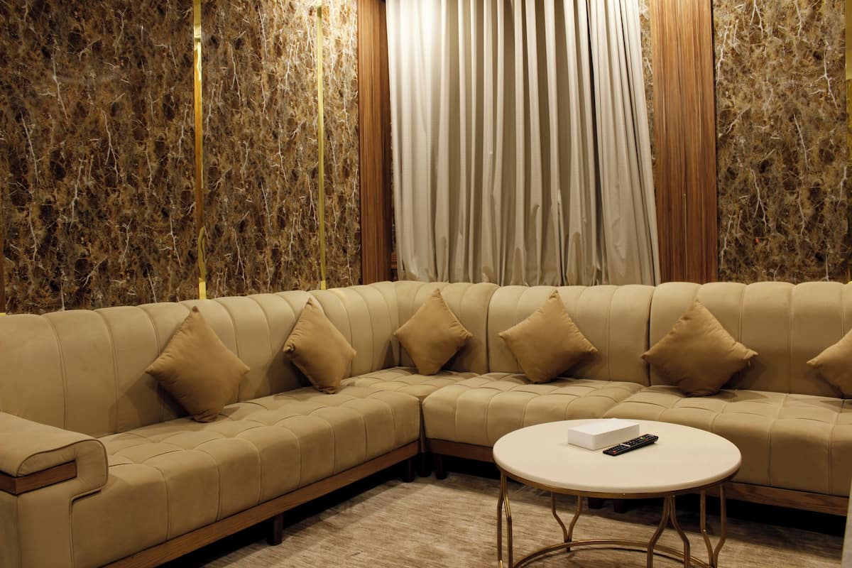 Suite familiar | Sala de estar | Smart TV de 39 pulgadas con canales por cable