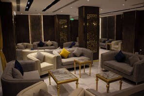 Lobby sitting area - Abraj Almarzam Hotel (Madinah)