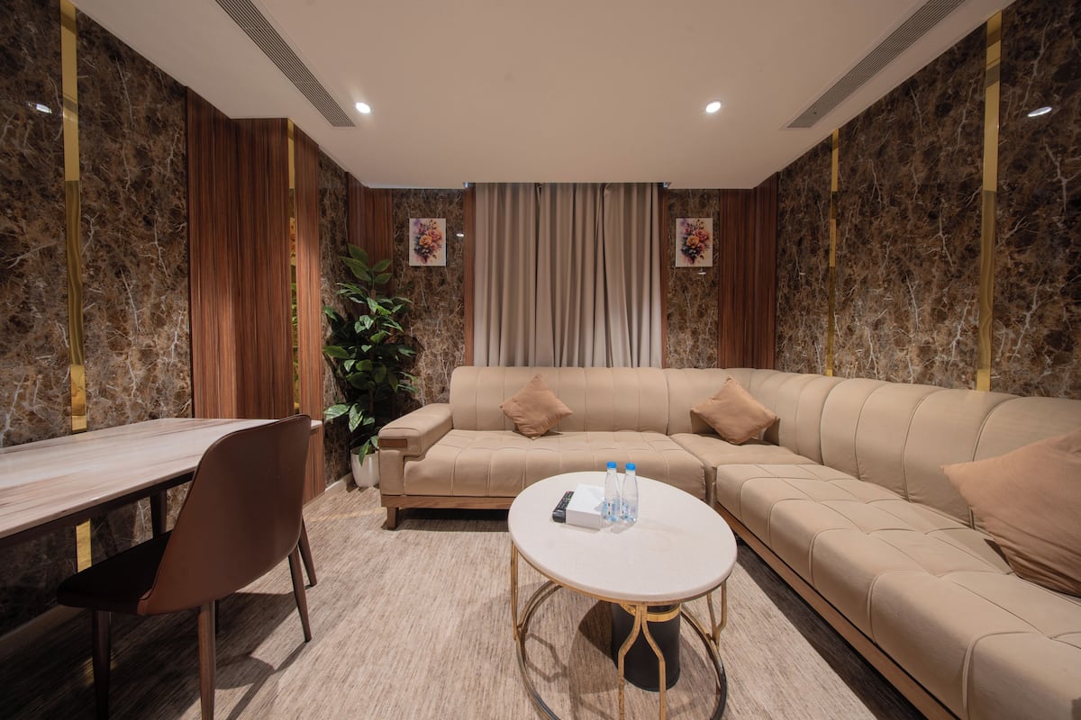 Classic Suite | Living area