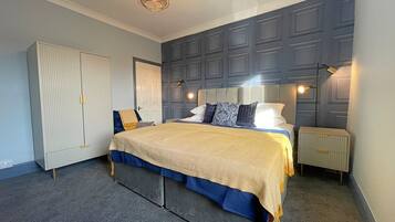 House | 3 bedrooms, desk, iron/ironing board, free WiFi