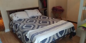 5 bedrooms, free WiFi, bed sheets