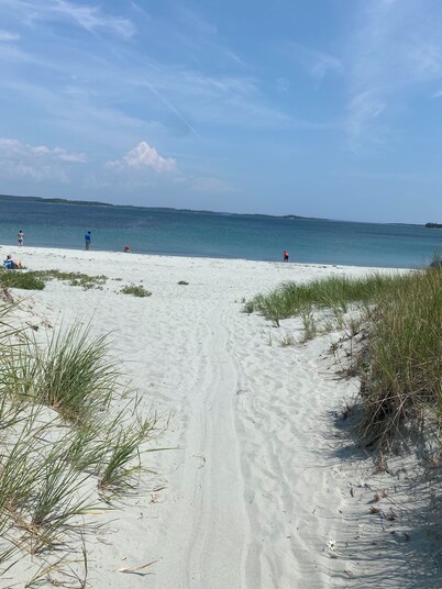 Escape city  ocean view and drink a coffee on the deck sleeps 12 🫎🤩🌊🌈👍🚣🚴‍♂️
