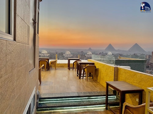 Horus Horizon INN Pyramids View 