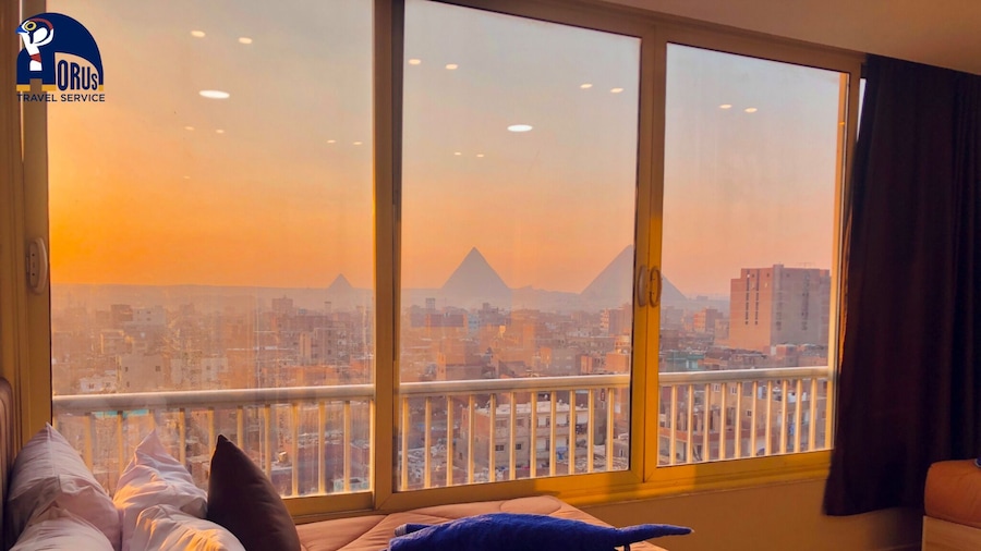 Horus Horizon INN Pyramids View