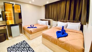 Deluxe Quadruple Room With Pyramids View | In-room safe, individually decorated, individually furnished