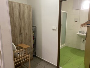 Shower, hair dryer, towels, soap - Family Apartment im Stadtzentrum am Park (Teplice)