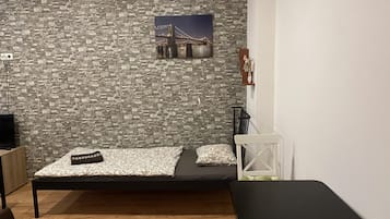 1 slaapkamer, een strijkplank/strijkijzer, wifi, beddengoed