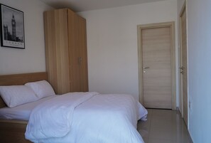 2 chambres, fer et planche à repasser, Wi-Fi, draps fournis