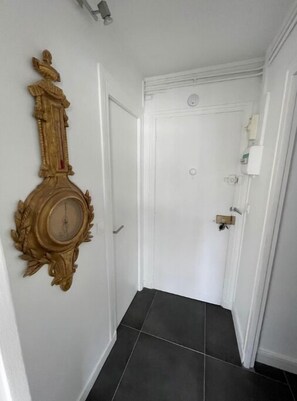 Interior - Appartement Design Français Commerces (Paris)