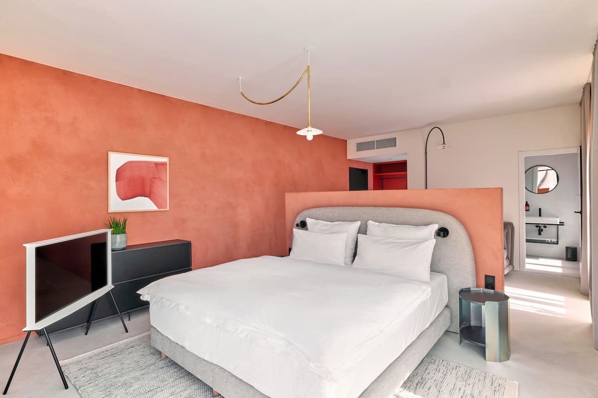 Chambre Junior | Coffre-fort, bureau, espace de travail pour ordinateurs portables