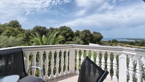 Property grounds - Comfortable Villa Ajda with sea view and heated pool (Pula)