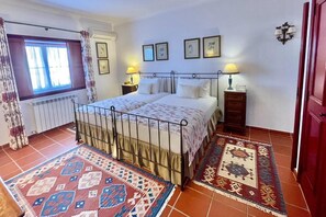 6 bedrooms, iron/ironing board, travel cot, free WiFi