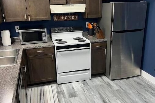 Refrigerador, microondas, horno, placa de cocina
