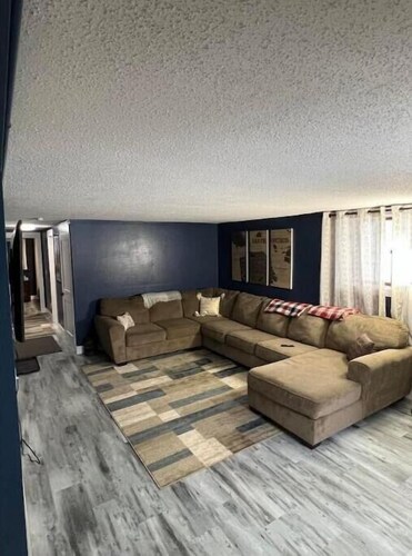 Entire lower level just off Interstate, free breakfast, 1,100 Sq Ft