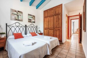 3 bedrooms, WiFi, bed sheets