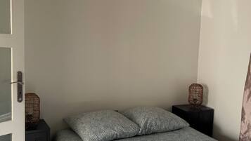 Fer et planche Ă repasser, Wi-Fi gratuit, draps fournis