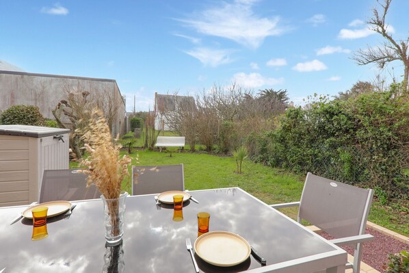 تناول الطعام بالخارج