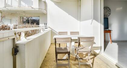 Between beach and port: Apartment for 4