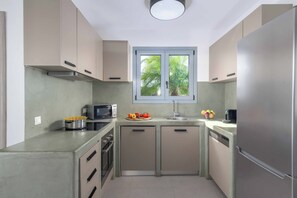 Réfrigérateur, micro-ondes, four, lave-vaisselle