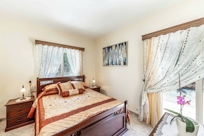 5 bedrooms, WiFi, bed sheets