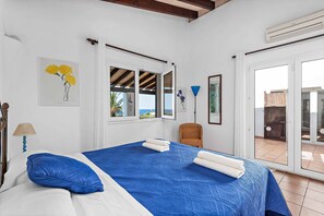 3 bedrooms, WiFi, bed sheets - Villa Matisse - Three Bedroom Villa, Sleeps 6 (Biniancolla)