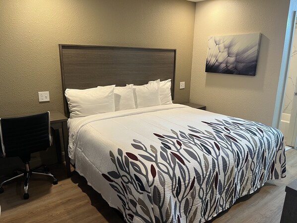 Verduisterende gordijnen, gratis wifi, beddengoed