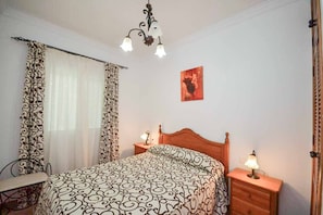 3 室のベッドルーム、アイロン / アイロン台、WiFi、ベッドシーツ