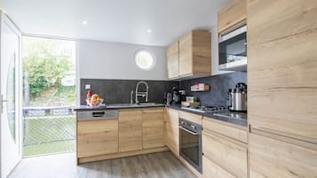 Microwave, oven, stovetop, dishwasher