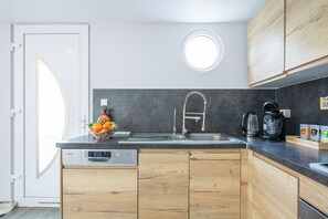 Micro-ondes, four, plaque de cuisson, lave-vaisselle