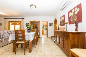 Dining - Villa Toniet - Three Bedroom Villa, Sleeps 6 (Pollença)