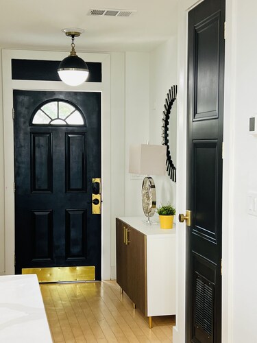 Villa 5 mins walk to IMG Academy. Sleeps 6. Pool
Gated and 2 free parking spots